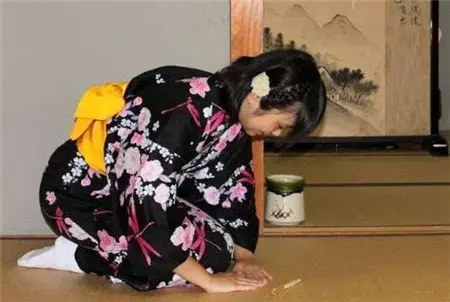 神操作！日本女子鼓舞唠叨不停越轨！本相震动白叟女人