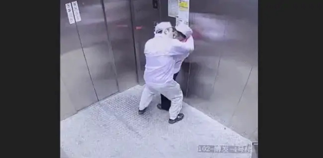 一段电梯不雅观观观观观观视频疯传，主角是上海新冠确诊者？不实