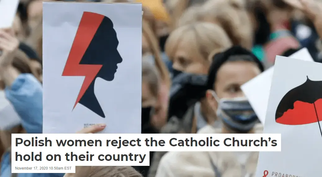 欧洲这个国家的妇女暴怒，数万人上街反对！