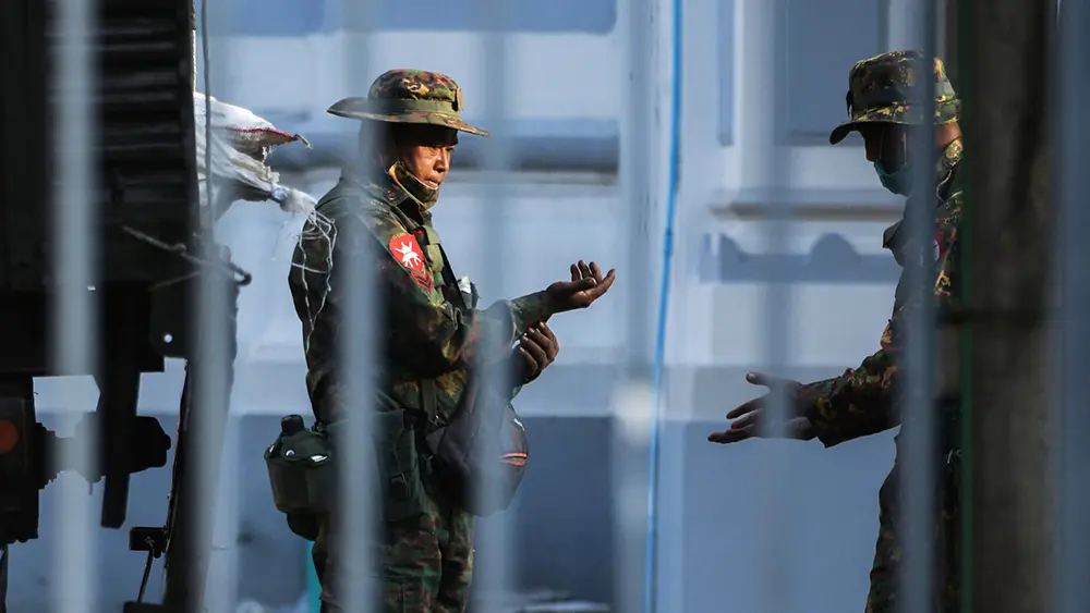 收权简略治国难，缅甸军方未来一年面对四重应战