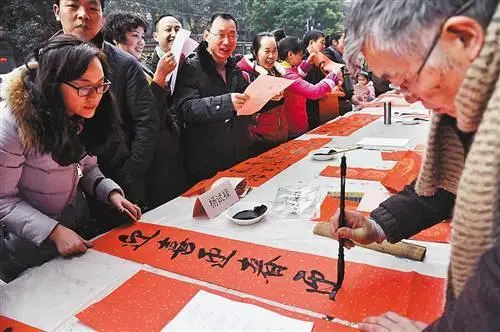 湖南一高校，给停留学生每人千元红包，免费食宿，还组织了年夜饭