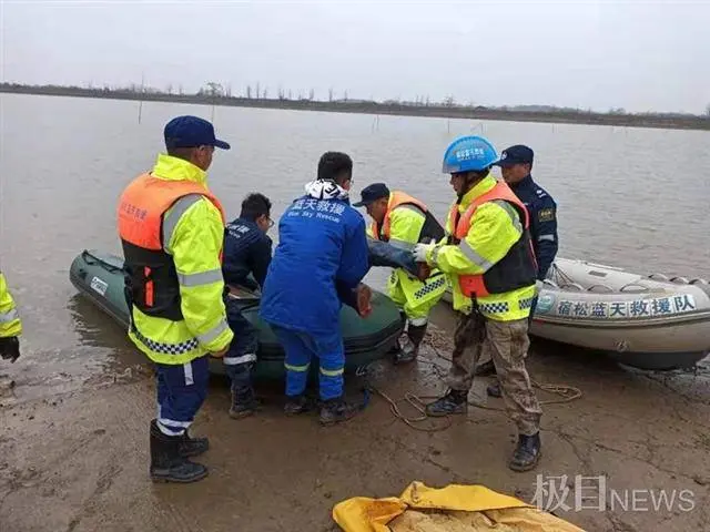 安徽乡民打鱼落水11人罹难：风波大两次翻船，家族称三次报警