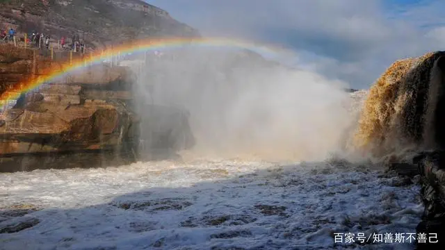 “牛转天地”从黄河的第一条彩虹开端，壶口瀑布冰河解封映彩虹