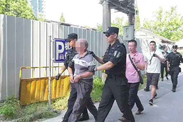 小河沟中惊现骸骨！上海警方破获23年前冰柜藏尸案