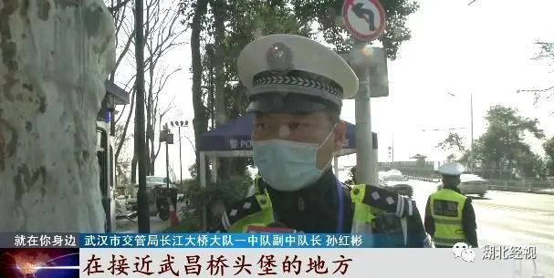 惊险！男人街头持刀挥舞要挟恫吓，民警阻止还欲逃脱，只因……