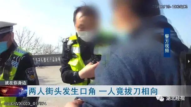 惊险！男人街头持刀挥舞要挟恫吓，民警阻止还欲逃脱，只因……