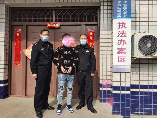 30岁女子网恋，男友被抓，她才知道自己仅仅男友的“下家”