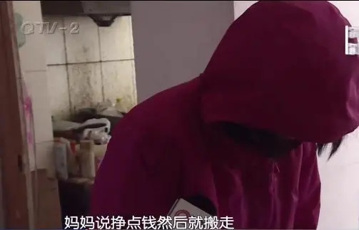 租户退房用瓶子装尿堆满一地，房东：跟个猪来了相同