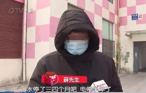 租户退房用瓶子装尿堆满一地，房东：跟个猪来了相同