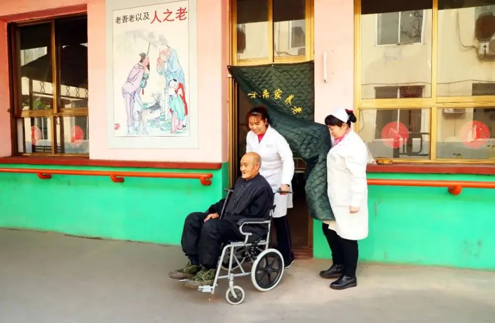中国养老困局：低龄老人照护高龄老人，优质养老院和学区房一样稀缺