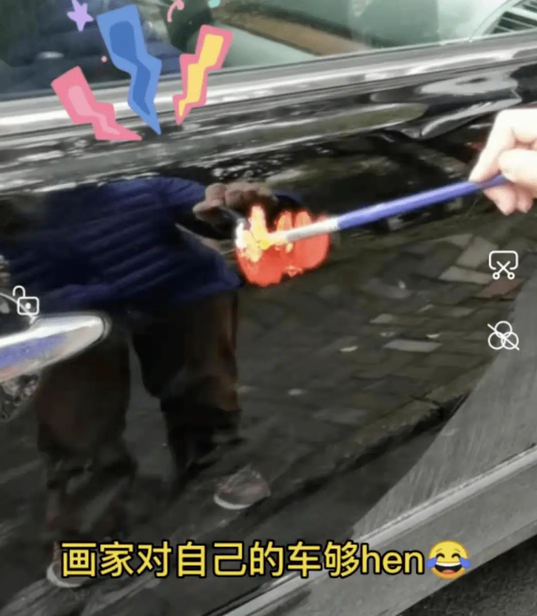 杭州车主车子被堵，苦等一个小时后他怒泼颜料！麻烦了