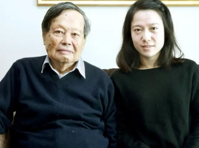 99岁杨振宁允许妻子改嫁，遗产分配让人意外，翁帆潸然泪下