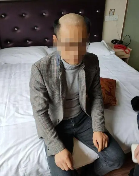杭州34岁小伙潜入公司报复，没想到被发型无情出卖……