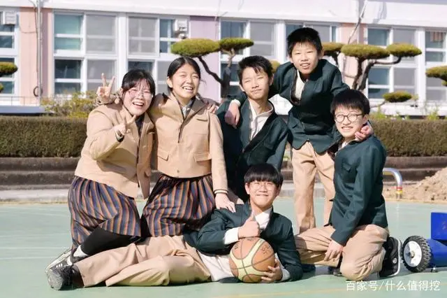 首尔女校限制学生内衣颜色，市议员：严重侵犯学生人权，应予以废除