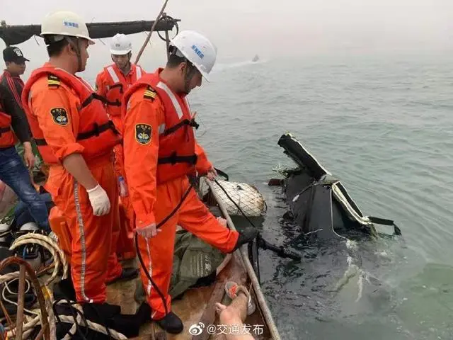 厦门一直升机坠海已致3人遇难 监控画面曝光海面溅起巨大水花