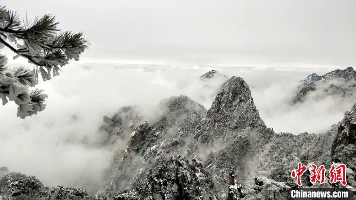 安徽黄山风景区迎入冬首场大雪