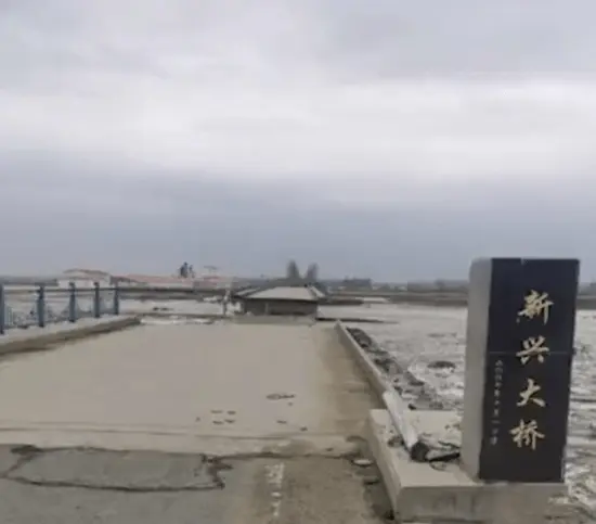 哈尔滨一座大桥垮塌 疑为冰排撞击导致