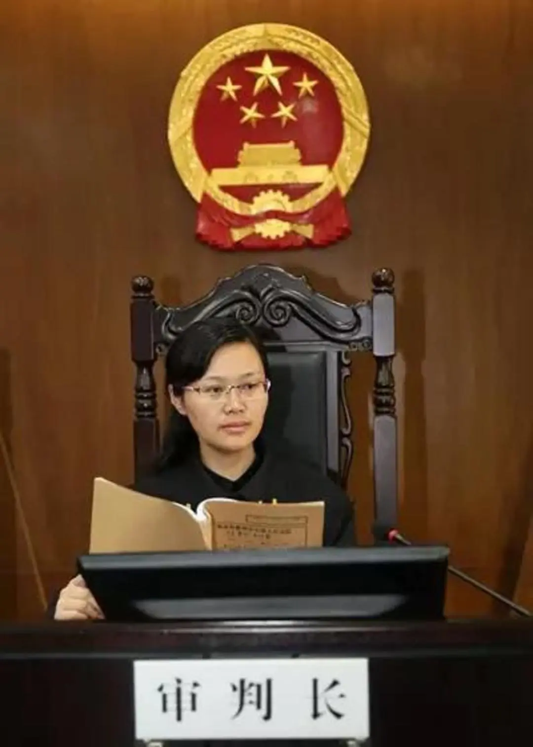 湖南高院女副庭长被刺死，警方称起因是拒绝为同乡打招呼