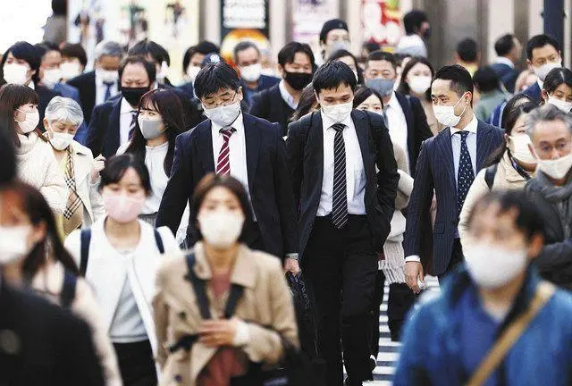疫情，让“不变”的日本，发生了改变