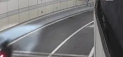 醉驾摩托车强闯隧道 撞墙倒地当场死亡