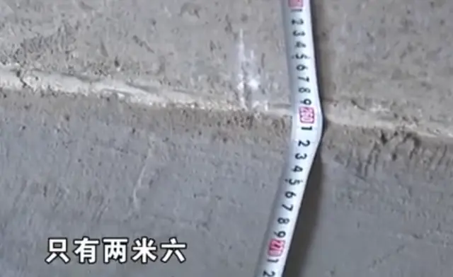浙江男子新房层高2米8，实际测量只有2米6，卫生间地面凹陷45厘米