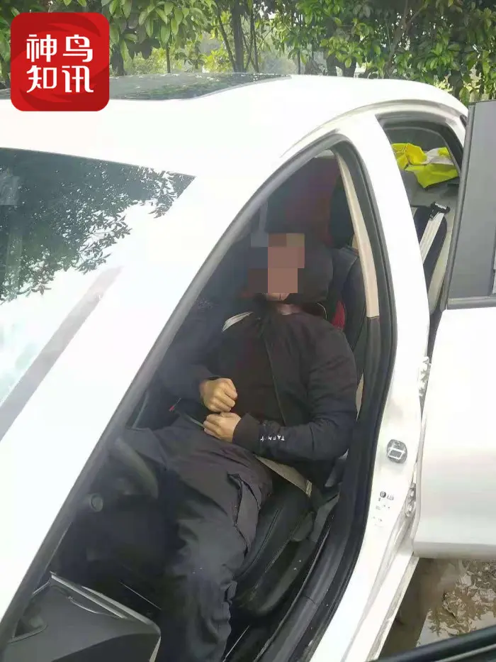 安全带绕颈，口鼻流血，四川27岁男教师离奇陈尸私家车