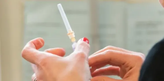 中国建免疫屏障或需10亿人打疫苗 需加快推进新冠疫苗接种