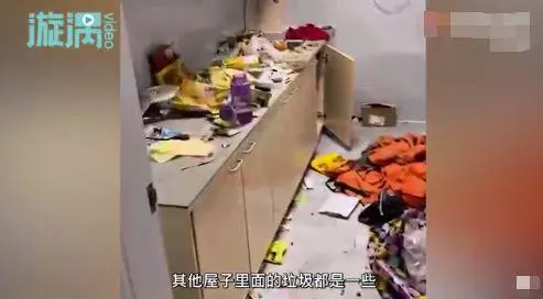 上海两女孩退租房偷走掉 卫生间厕纸堆如山满地垃圾