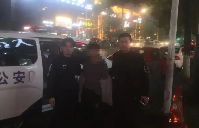 湖南一学生爸爸在家长群抢30个红包被刑拘