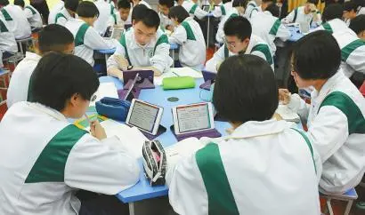 安徽一中学要求学生花近六千元买平板电脑？官方：责令退费