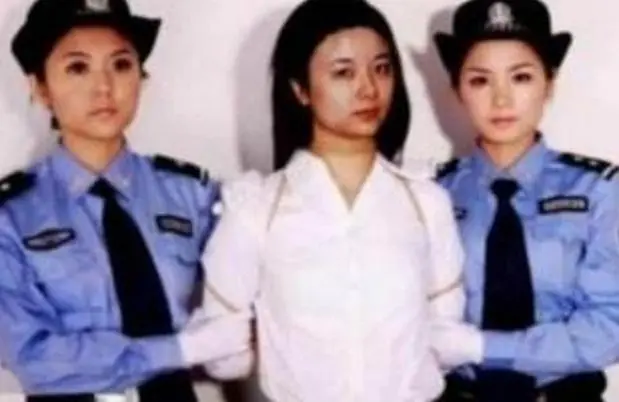 90年代东北女悍匪，背负4条人命，行刑前的一番话，让她多活3年