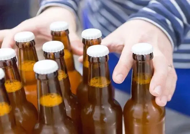 为什么每个啤酒瓶盖上都有21个锯齿？原因竟是…