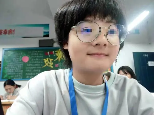 重庆15岁女学生校内坠亡 学校给家长电子版遗书