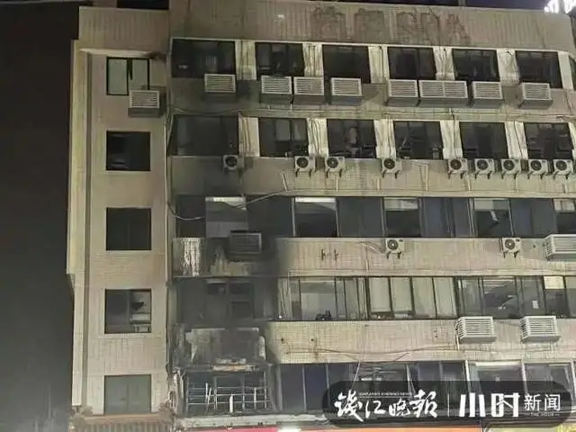 浙江杭州一医疗门诊部火灾致18人受伤，其中1人因伤势过重经抢救无效死亡