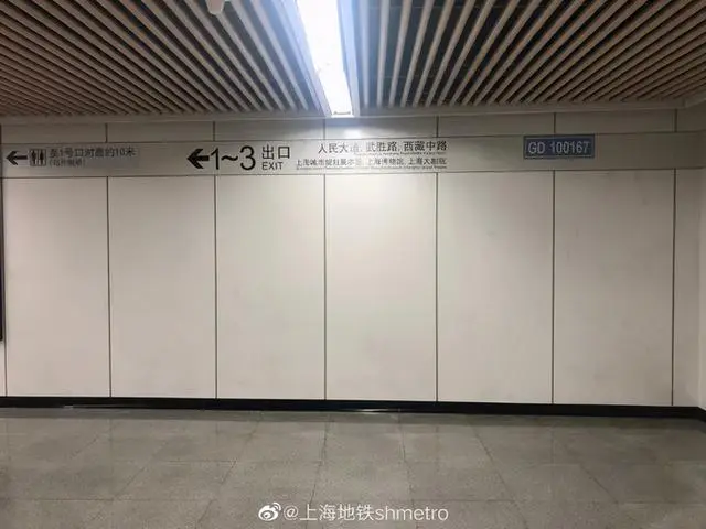 “人民广场站巨幅广告暗讽打工人”？上海地铁辟谣：没有的事