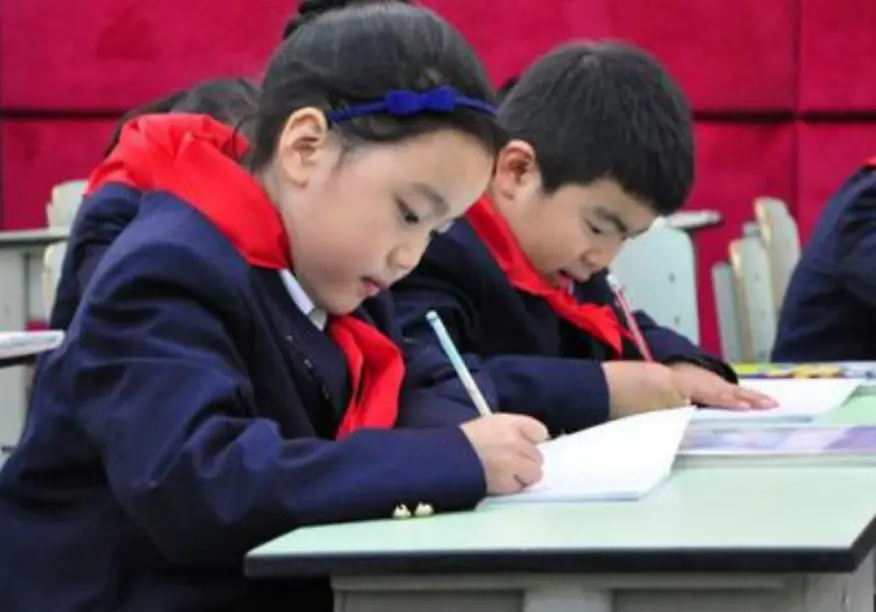 韩国小学生作文《我》火遍全网，短短几个字蕴含大道理，被赞神童