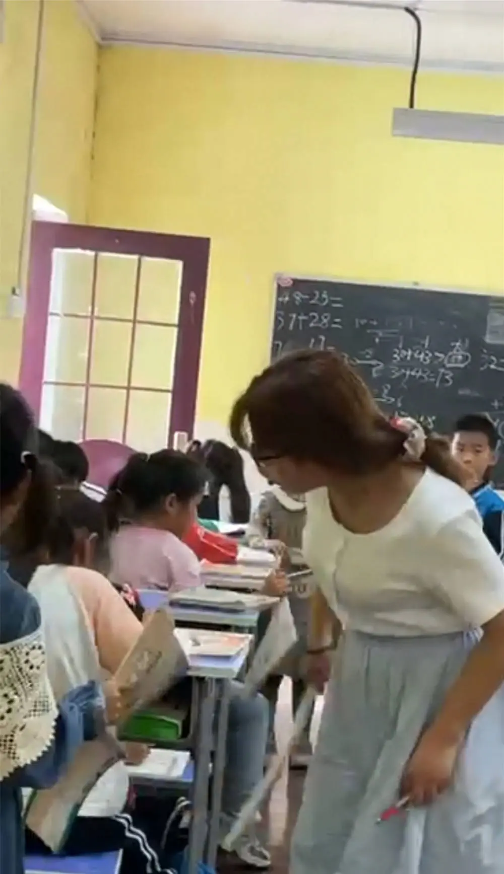 河南范县一幼儿园多名学生被打 警方回应涉事老师已被控制