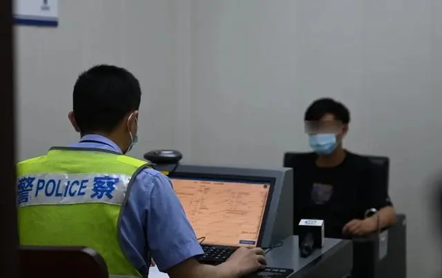 摩托车速直飞260，还拍视频炫耀，浙江5名飙车少年被拿下！