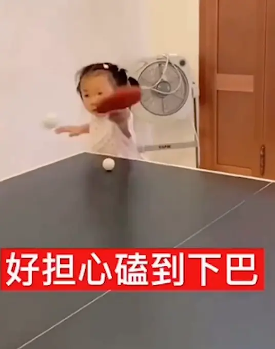 5岁女孩边哭边打乒乓球曾得第一，球技令网友惊叹！