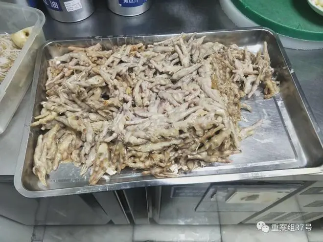 胖哥俩肉蟹煲曝食材腐烂发馊：装不知道 领导不让说