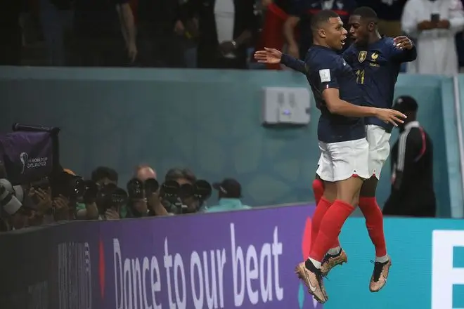 法国连轰4球破魔咒 时隔16年卫冕冠军再迎开门红