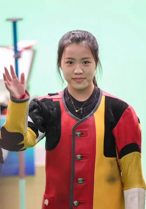 “双金女孩”杨倩：18岁上清华，20岁奥运夺冠，如今因穿衣惹争议