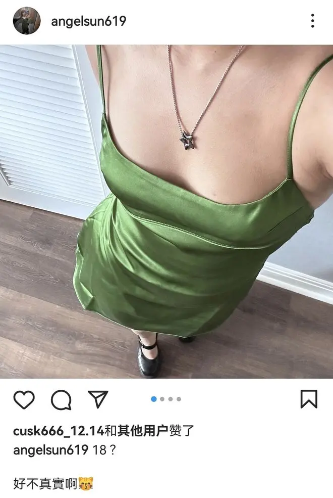贾静雯18岁长女晒自拍，独安详好意思国庆生，穿吊带裙躯壳丰腴超自信