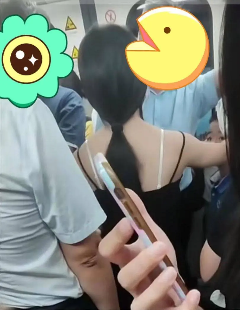 广州地铁穿吊带女生叱咤男孩摸屁股，家长反怼：太香了，我也想摸