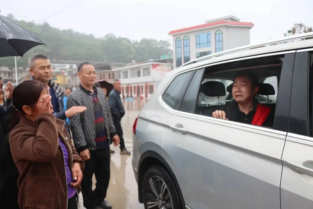 让全村爆哭的男东谈主，有什么来头