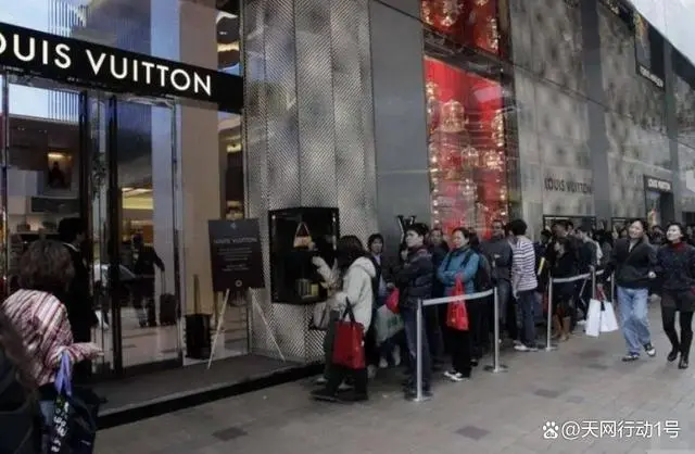 中国搭客在日本爆买LV，亚洲商场掀翻购物怒潮