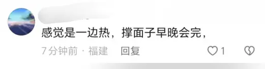 55岁徐帆探班冯小刚，冯导满脸嫌弃好无言，17岁徐朵仍坐姆妈怀里