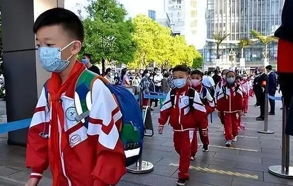 六周岁上学将取消?预测秋季9月1日开学后全面捏行,家长傍边为难