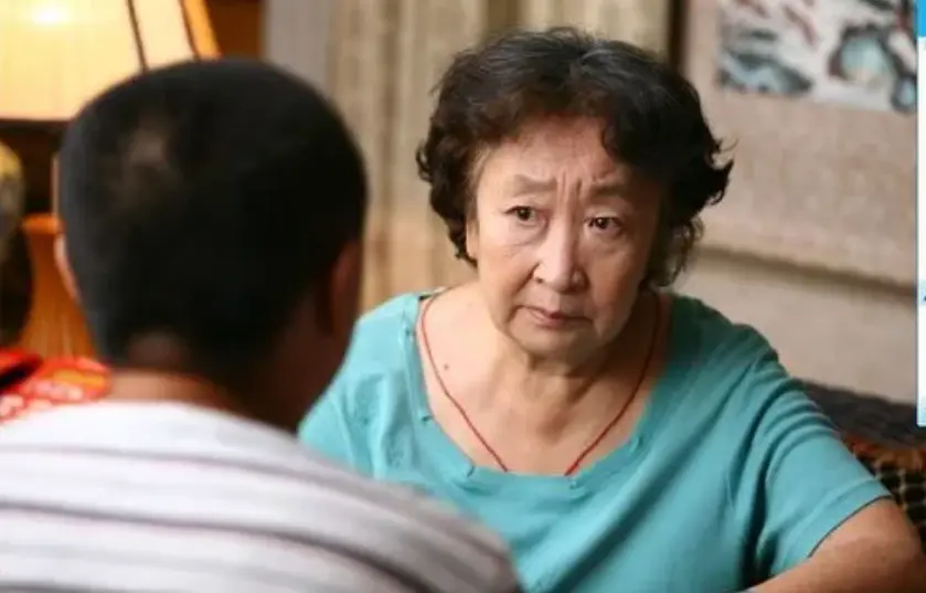 演员彭玉：照拂瘫痪丈夫8年，62岁丧夫，女儿撮合她再婚嫁给姐夫