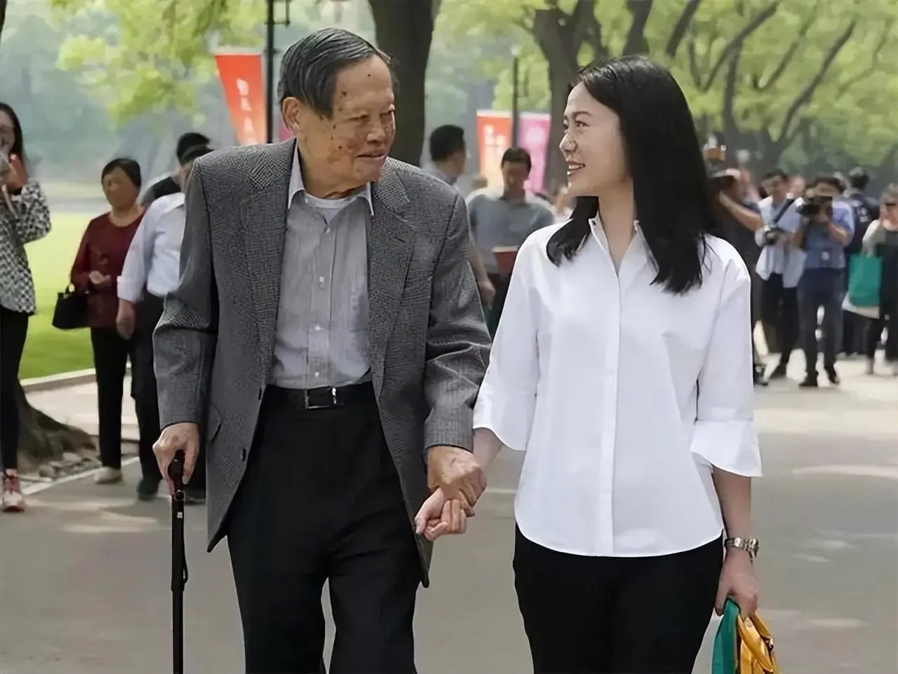 翁帆：嫁给杨振宁护理到101岁，恩爱19年，遗产分派惹争议不休